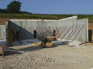 Errichten und Ausgiessen der "Kellerw�nde" 2.Juni 1999